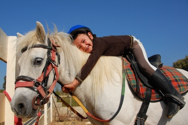 Por que os cavalos são bons para as crianças