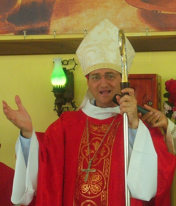 Dom Neri durante celebração.