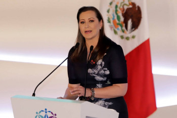 Queda de aeronave mata governadora mexicana