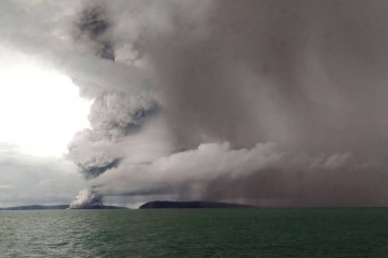 Indonsia aumenta nvel de alerta para vulco que provocou tsunami