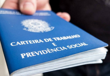 Desemprego em novembro cai a 11,6% com recorde de trabalho informal, informa IBGE