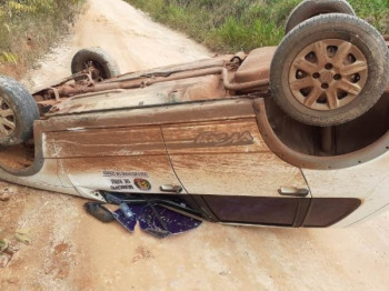 Ve�culo com secret�rio de Esportes de Ju�na capota na MT-183